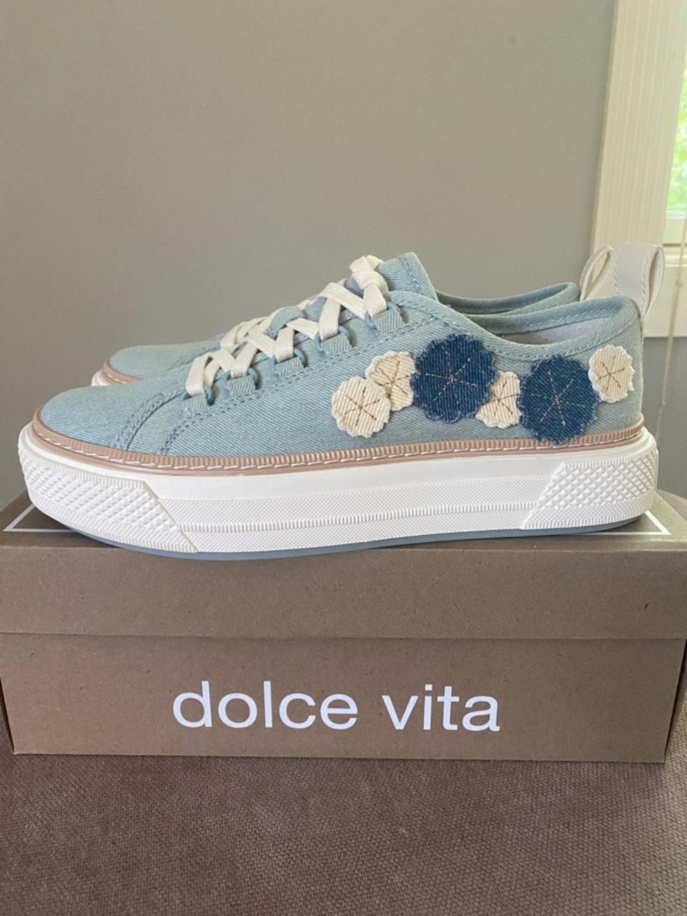 New In Box  Dolce Vita Pale Blue Canvas Floral Appliqué Platform Sneakers